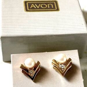 Avon Pearl, Rhinestone, Gold tone stud Earrings with box. Vintage